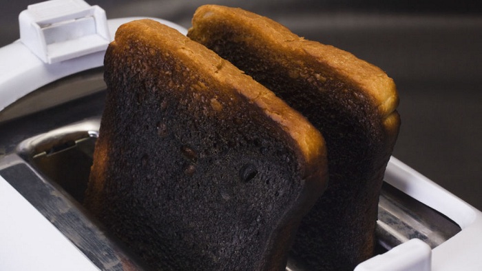 Eating burnt toast `may increase cancer risk`